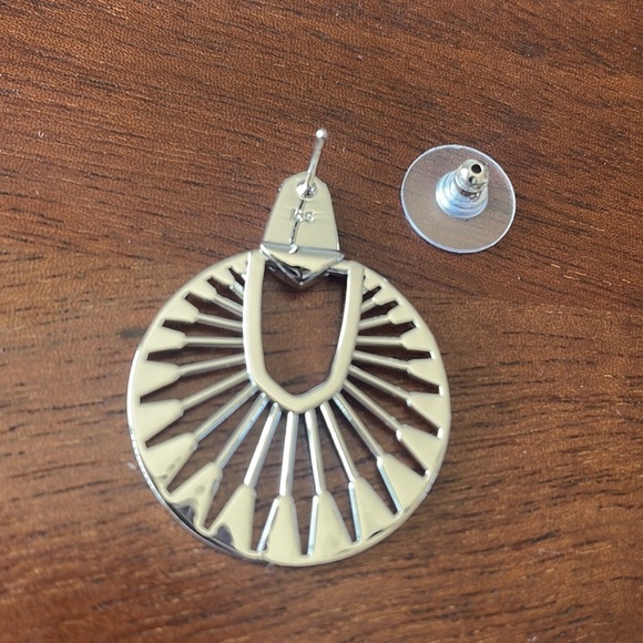 Kendra Scott Didi Starburst Earrings in Silver rhodium over brass stud jewelry - Picture 2 of 6